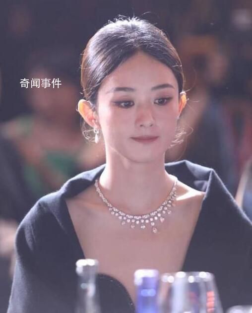 趙麗穎白玉蘭紅毯笑得好甜 看起來頗為淡定
