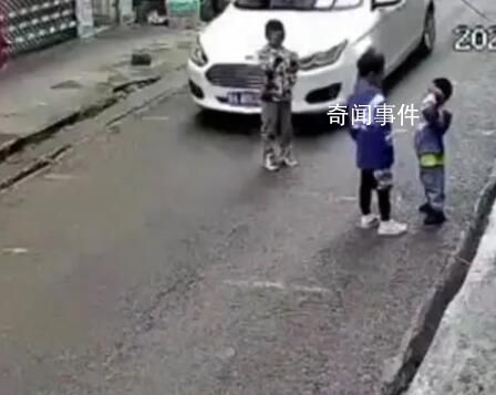 司機撞倒小孩后兩次碾壓 