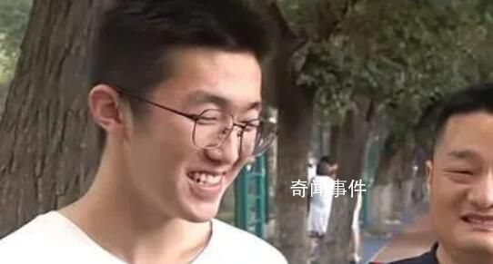 690分學(xué)霸采訪中接到清華電話 父子二人瞬間笑成一朵花