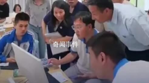 超燃查分現(xiàn)場 學(xué)霸班一本上線率100%