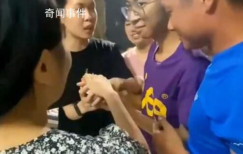 四川考生查分打麻將緩解緊張 查分過程中感受到了巨大的緊張情緒