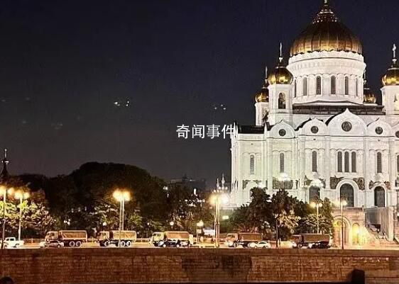 外媒:莫斯科街頭出現(xiàn)俄裝甲運兵車
