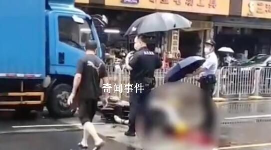 深圳外賣員被雨棚扎頸身亡 現場流了很多血