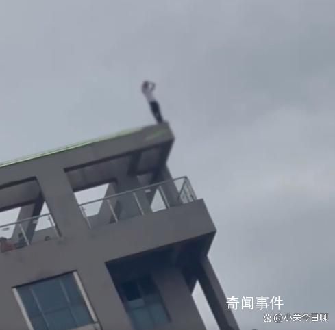 警方稱會依法處理圍觀跳樓起哄者 這一消息引起了公眾的廣泛關(guān)注和討論