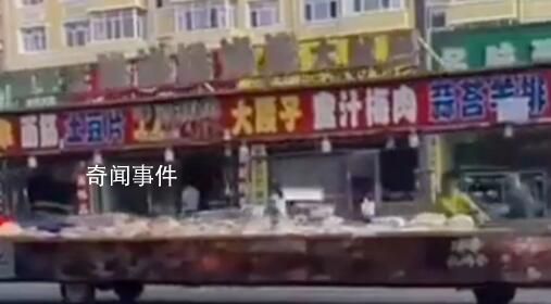 男子開著“小吃街”出攤 他去哪兒哪兒就是美食城