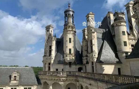 騷亂中的法國游:仍有游客報團