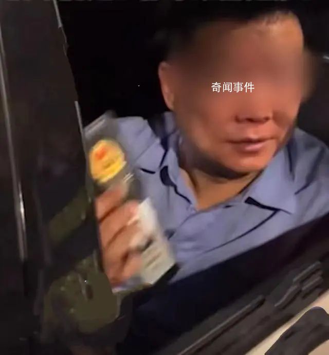 曝光掏警證事件輔警系執勤違規被辭 并引發社會關注