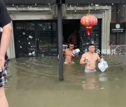 健身房被淹教練只能抱出來蛋白粉 整個門店損失在100萬左右