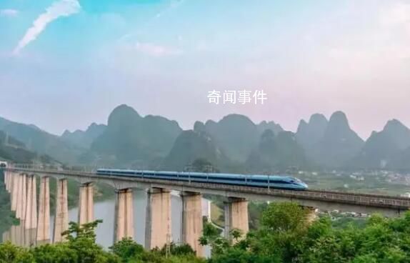 高鐵路過桂林乘客齊刷刷驚嘆拍照 猶如一幅動人的山水畫