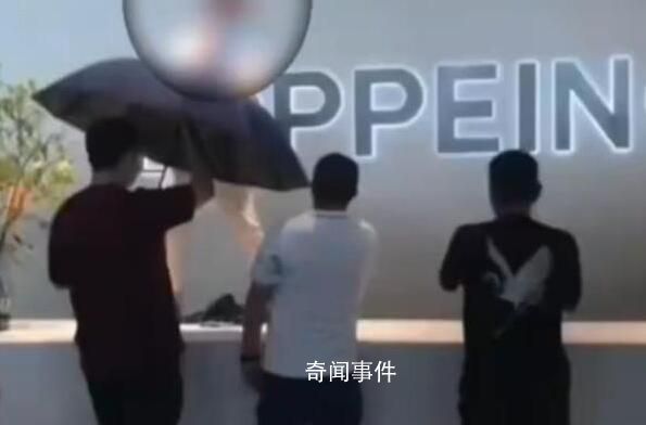 廣州建博會一男子用刀抵脖子 背后原因令人震驚