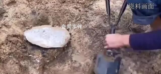 男子在自家挖出700枚200年前硬幣 價(jià)值至少數(shù)百萬(wàn)美元