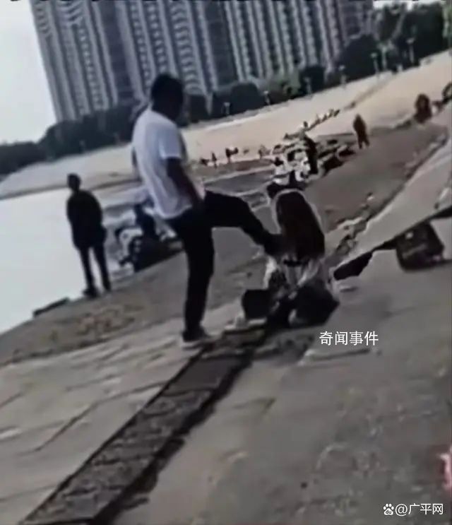 女孩跳河獲救后被父親踹倒 受到廣大網友的關注