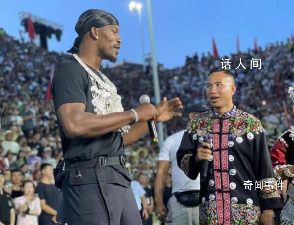 巴特勒說村BA難以置信 與學校的師生進行了交流互動