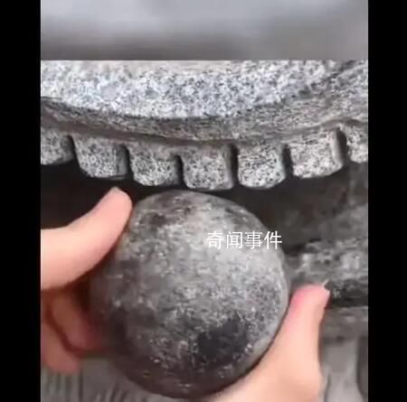 男子摳下派出所石獅子嘴里石球 無法將其放回去