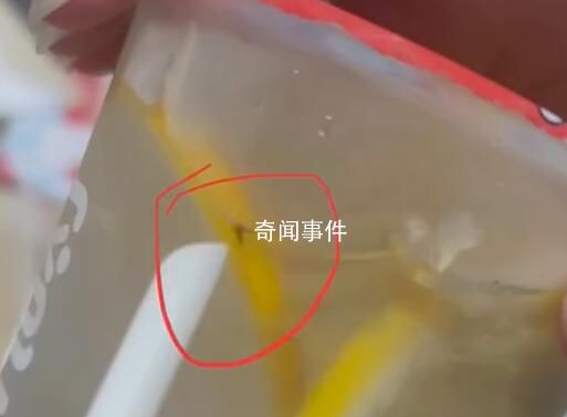 女子買蜜雪冰城接連3杯都有蟲 已向顧客致歉