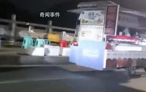 夫妻深夜擺攤妻子突然跳河身亡 派出所正在調查此事