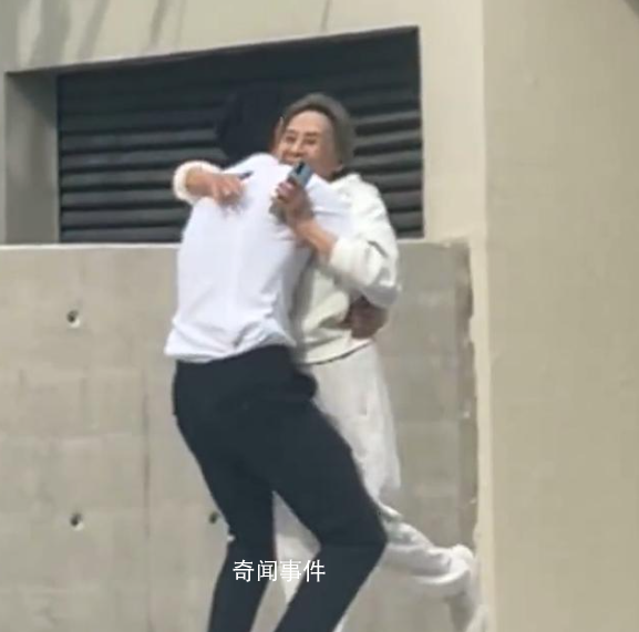 李現(xiàn)跑著擁抱吳彥姝 網(wǎng)友表示：真的是羨慕了