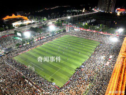村超決賽獎品主打一個實在 獎品分別是小黃牛黑毛豬和塔石香羊
