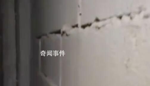 小區居民樓墻體現裂痕 住戶連夜疏散