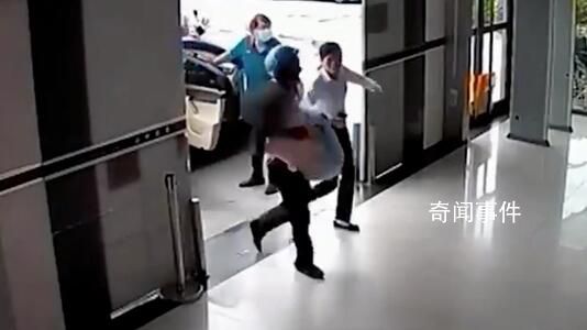 訂單超時可能是外賣小哥救人去了 網友紛紛點贊