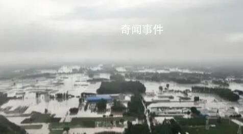 航拍涿州洪水:道路被淹僅剩樹冠