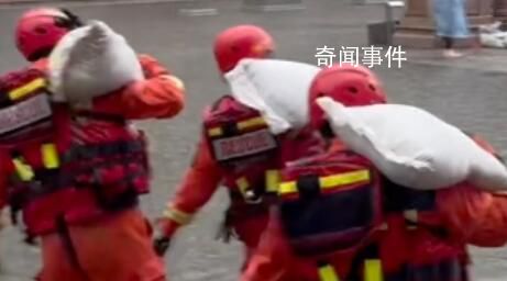 哈爾濱暴雨導致內澇 中央大街排澇