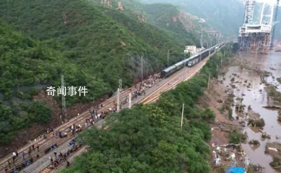 風雨同路渡難關 記豐沙線三趟列車旅客滯留轉移疏散