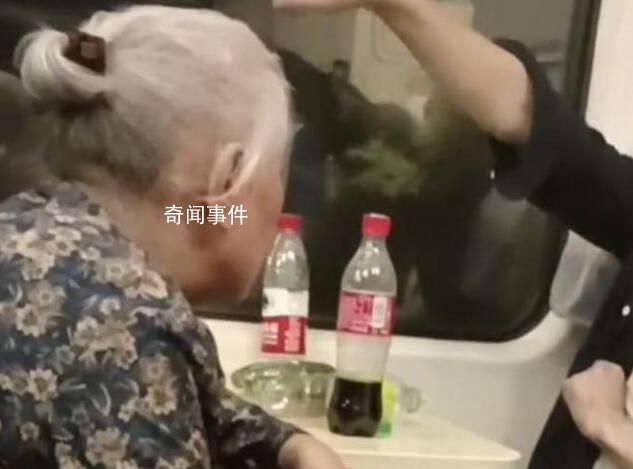 老太火車上占三座:我不賣老賣啥