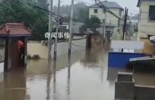 女記者為涿州成為“汪洋”哽咽