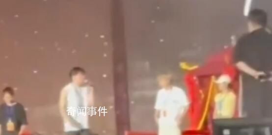 TFBOYS十周年彩排現場驚現花轎 引起了廣泛的期待和猜測