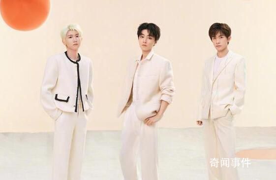 TFBOYS合體路透:一起逛西安城墻