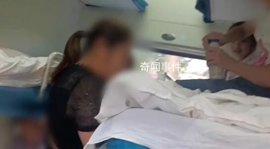 女子買3張臥鋪帶4娃乘車被要求補(bǔ)票 這究竟是怎么回事