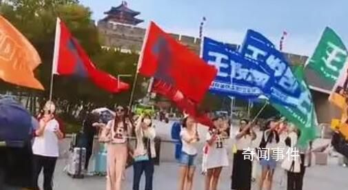 TFBOYS演唱會場館外圍已人山人海 本次實名入場人票證三者需一致