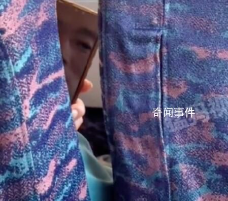 女子吐槽坐高鐵被大爺舉手機偷拍 從座椅縫隙中用手機屏幕偷窺