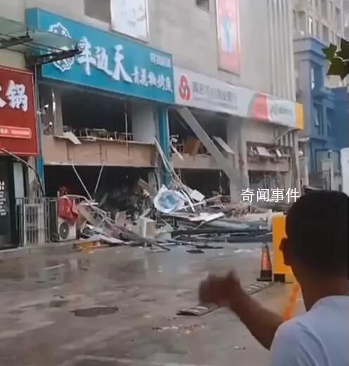 山東烤魚店爆炸現場:氣浪掀偏汽車