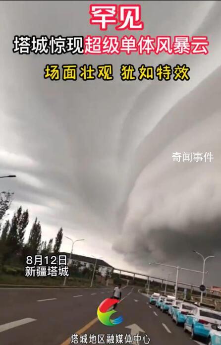 新疆出現超級單體風暴云 壓迫感十足