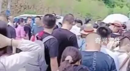 山西一景區游客聚集高喊退票 正在對此事起因進行調查