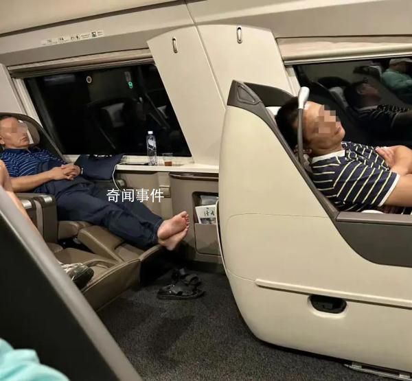無票鐵路職工被曝躺商務座脫鞋睡覺 回應：表示對當事職工進行了批評教育
