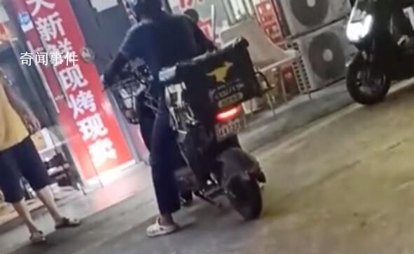 外賣員得知孩子跳樓當街大哭 我兒子跳樓了
