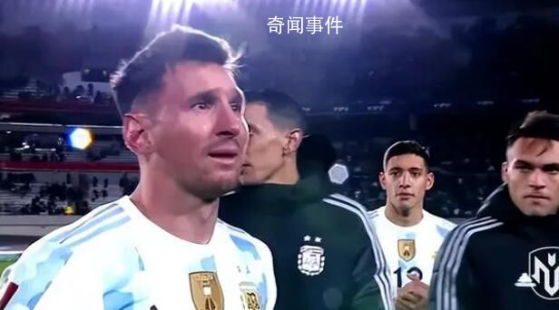 梅西少領(lǐng)一個(gè)獎(jiǎng)杯提前下臺(tái)被叫回 錯(cuò)過(guò)了接過(guò)獎(jiǎng)杯的時(shí)機(jī)