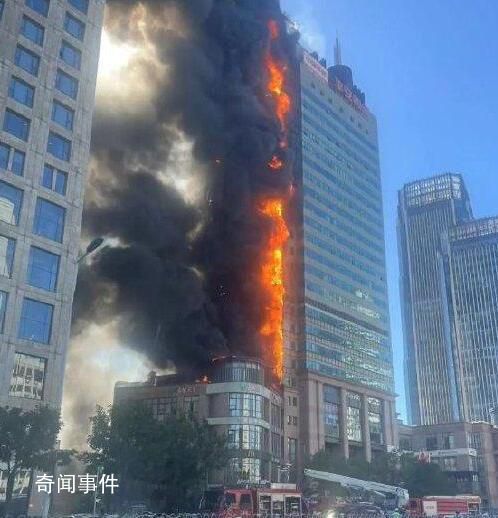 天津應急回應大廈火災:系外墻起火