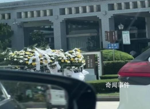 家屬稱遺體還沒火化骨灰就已出爐 殯儀館工作人員奔赴墓地磕頭后取出骨灰