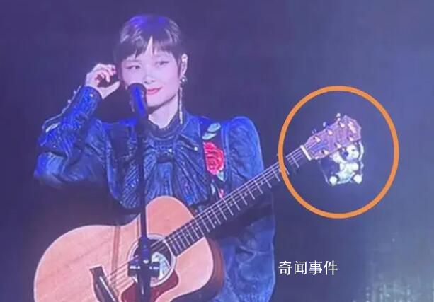 李宇春把熊貓帶到了舞臺上 李宇春與小熊貓親密互動