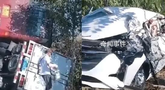 黑龍江多車相撞 大客車壓在貨車上