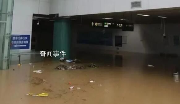 深圳羅湖火車站負(fù)一樓進(jìn)出站口被淹
