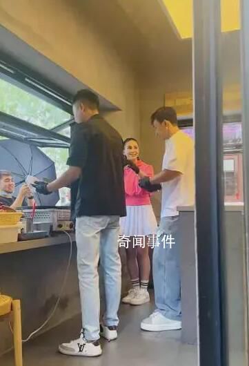 昆凌親自為周杰倫學攤煎餅 引發網友熱議關心
