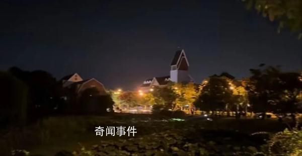 上海車主為躲查酒駕跳湖 警方回應(yīng)