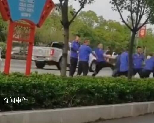 多名城管飛踹毆打群眾 官方回應(yīng)