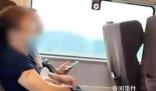 兩老人高鐵霸座反罵乘警什么東西 你是為我們服務的我們是繳稅養你們的