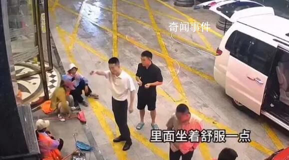 酒店人員邀請環衛工們進屋避雨 舉手之勞她們應該被尊重